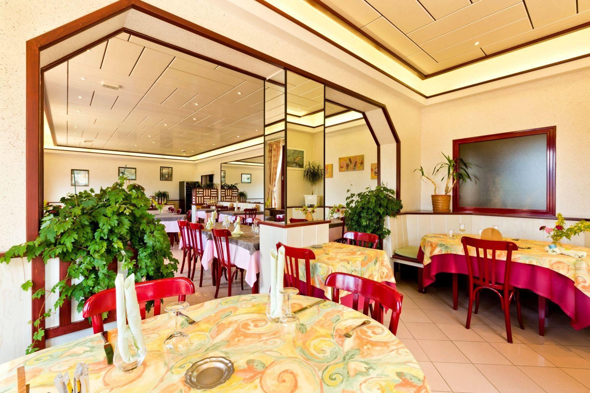 Logis Hotel & Spa Beau-Site Сен-Жан-де-Сикст Экстерьер фото